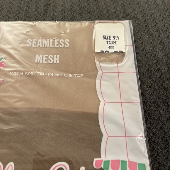 Vintage New Flower Cart Seamless Mesh Taupe 9 1/2 D33 - Picture 2 of 2